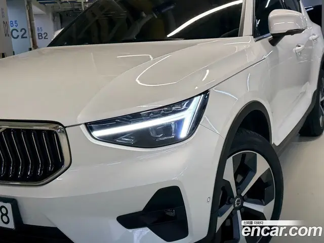 Volvo XC40 2024 2.0 автомат (гидро), миниатюра 5 Volvo XC40 2024 2.0 автомат (гидро), миниатюра 5