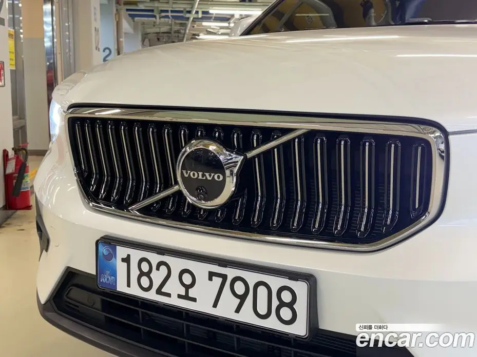 Volvo XC40 2024 2.0 автомат (гидро), фото 6 Volvo XC40 2024 2.0 автомат (гидро), фото 6
