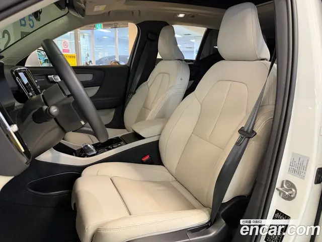 Volvo XC40 2024 2.0 автомат (гидро), миниатюра 8 Volvo XC40 2024 2.0 автомат (гидро), миниатюра 8