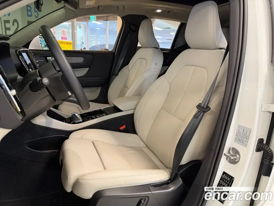 Volvo XC40 2024 2.0 автомат (гидро), фото 9 Volvo XC40 2024 2.0 автомат (гидро), фото 9