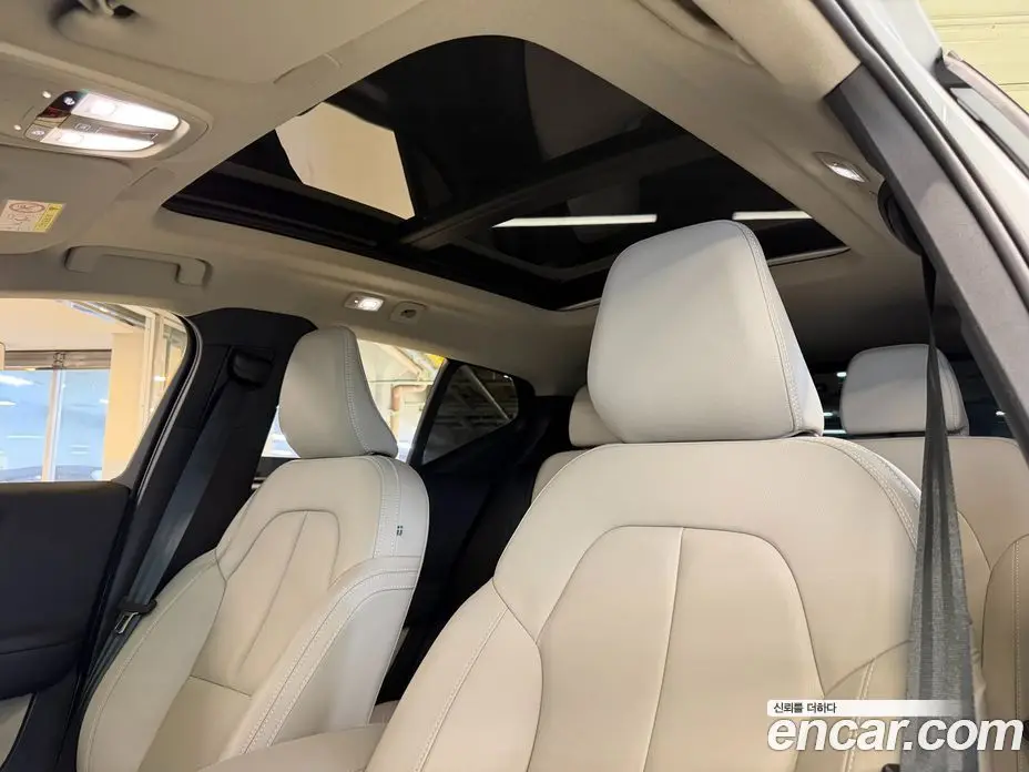Volvo XC40 2024 2.0 автомат (гидро), фото 10 Volvo XC40 2024 2.0 автомат (гидро), фото 10