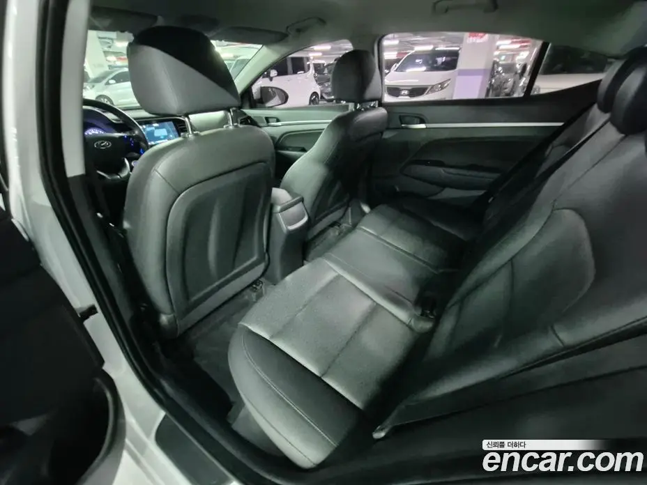 Hyundai Avante 2019 1.6 автомат (гидро), фото 16
