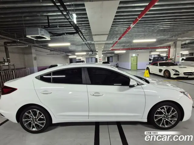 Hyundai Avante 2019 1.6 автомат (гидро), миниатюра 4