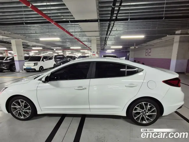Hyundai Avante 2019 1.6 автомат (гидро), миниатюра 5