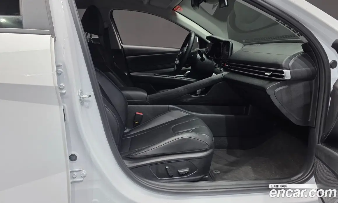 Hyundai Avante 2023 1.6 автомат (гидро), фото 11