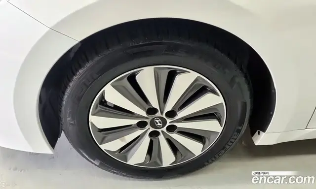 Hyundai Grandeur 2015 2.4 автомат (гидро), миниатюра 5 Hyundai Grandeur 2015 2.4 автомат (гидро), миниатюра 5