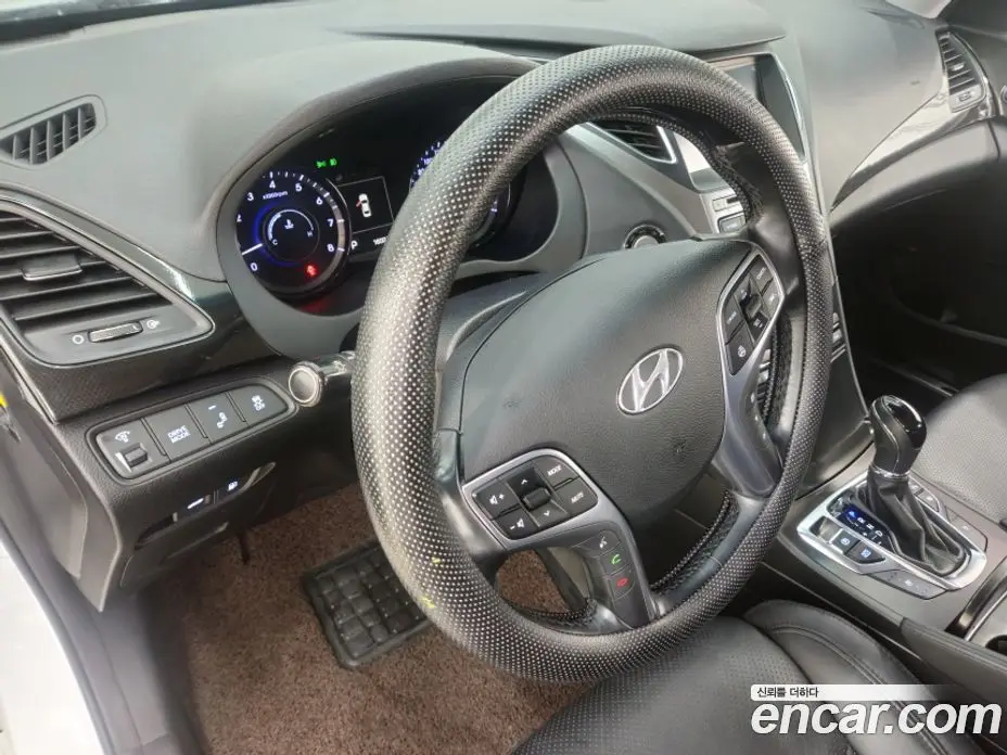 Hyundai Grandeur 2015 3.0 автомат (гидро), фото 17