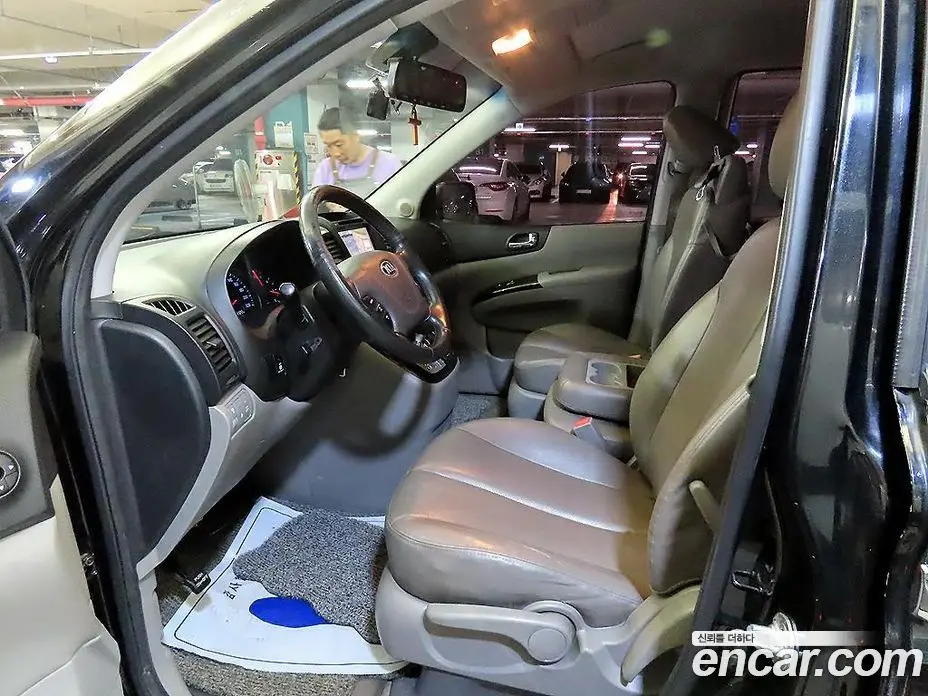 Kia Carnival 2013 2.2 автомат (гидро), фото 13 Kia Carnival 2013 2.2 автомат (гидро), фото 13