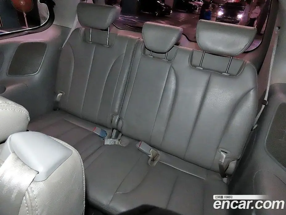 Kia Carnival 2013 2.2 автомат (гидро), фото 15 Kia Carnival 2013 2.2 автомат (гидро), фото 15