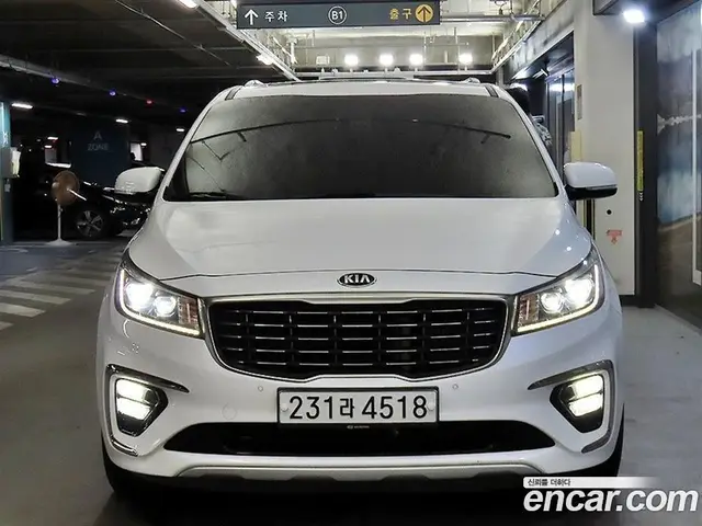 Kia Carnival 2018 2.2 автомат (гидро), миниатюра 2