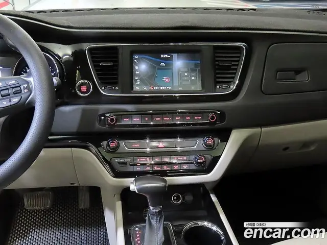 Kia Carnival 2018 2.2 автомат (гидро), миниатюра 11