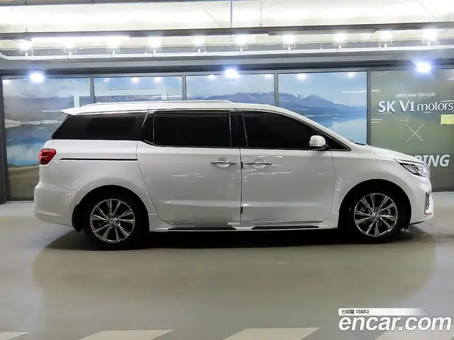 Kia Carnival 2018 2.2 автомат (гидро), миниатюра 3