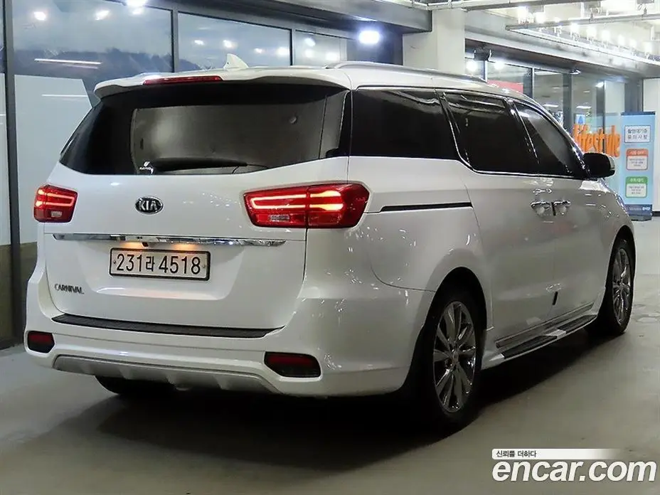 Kia Carnival 2018 2.2 автомат (гидро), фото 4