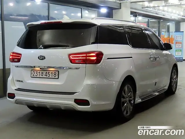 Kia Carnival 2018 2.2 автомат (гидро), миниатюра 4