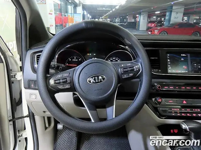 Kia Carnival 2018 2.2 автомат (гидро), миниатюра 8