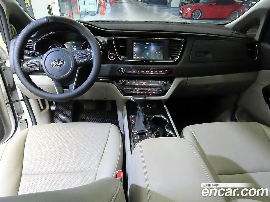 Kia Carnival 2018 2.2 автомат (гидро), фото 10