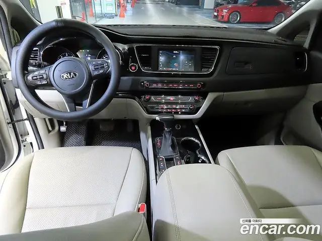 Kia Carnival 2018 2.2 автомат (гидро), миниатюра 10