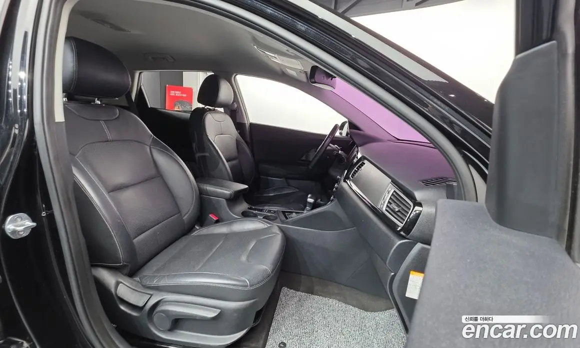 Kia Niro 2017 1.6 автомат (гидро), фото 10
