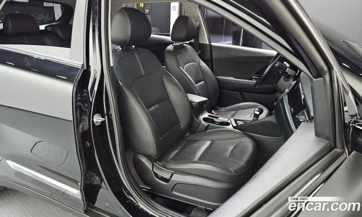 Kia Niro 2019 1.6 автомат (гидро), фото 13