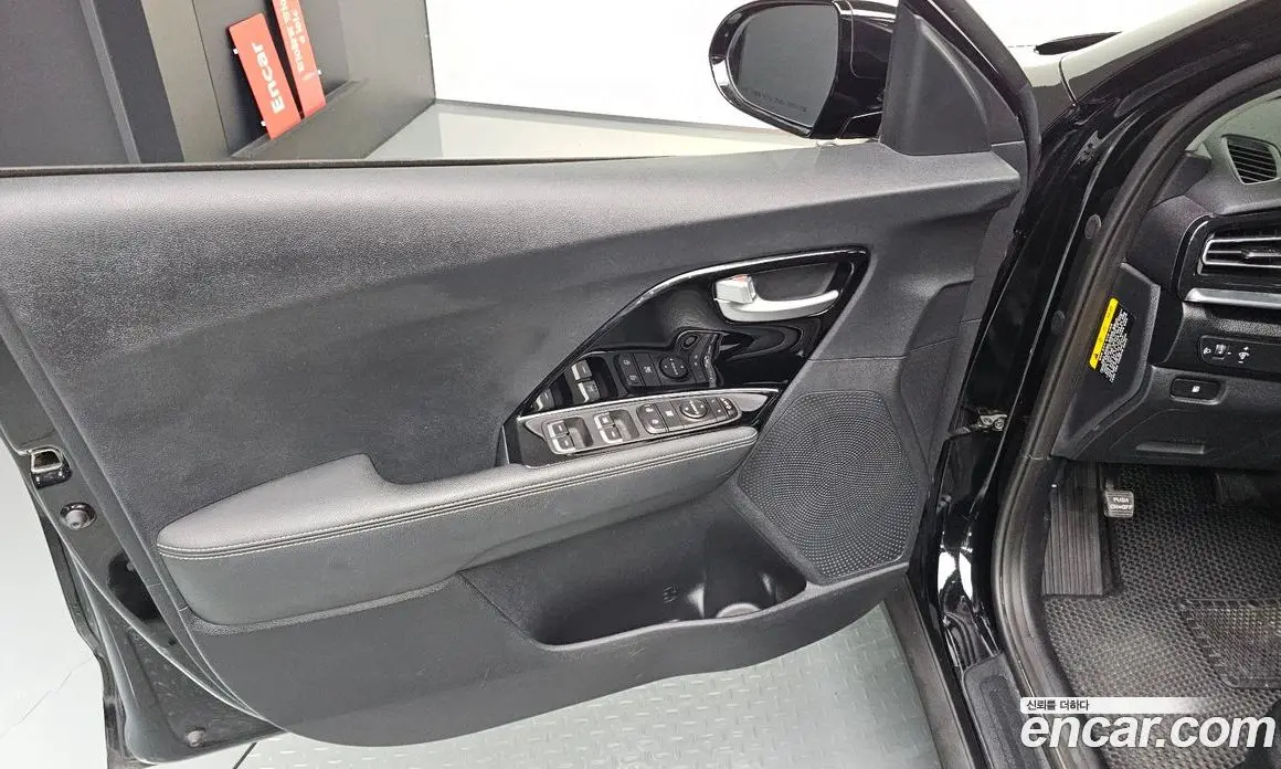 Kia Niro 2019 1.6 автомат (гидро), фото 14