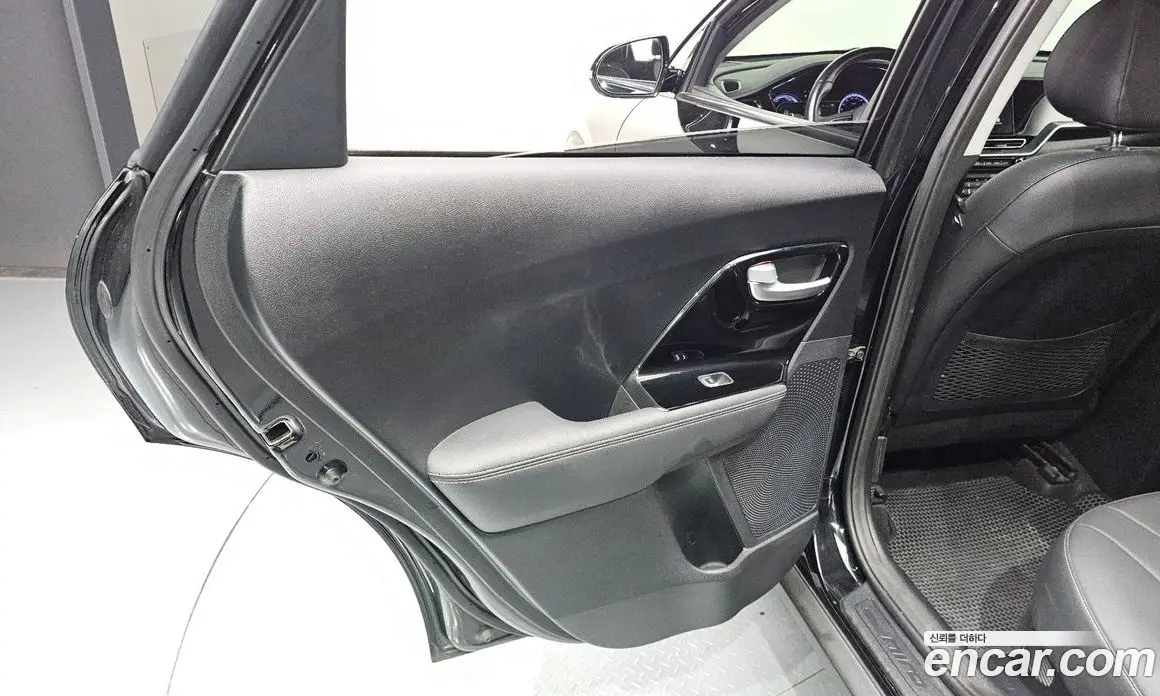 Kia Niro 2019 1.6 автомат (гидро), фото 15