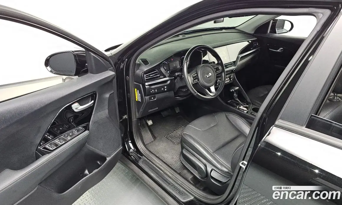 Kia Niro 2019 1.6 автомат (гидро), фото 17