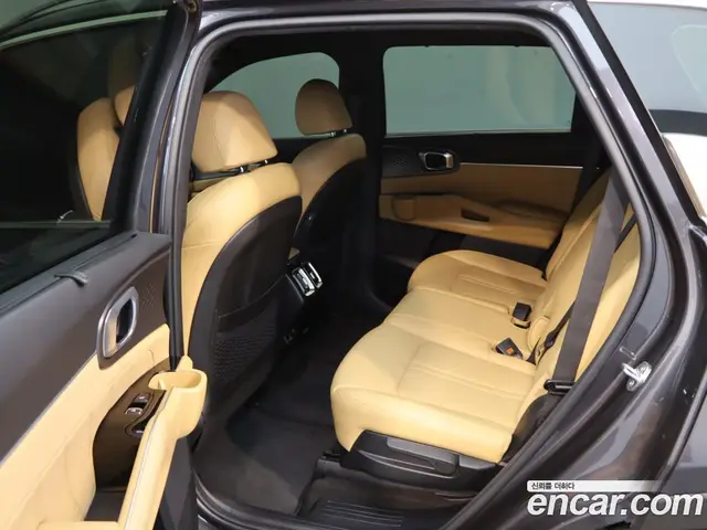 Kia Sorento 2023 1.6 автомат (гидро), миниатюра 10 Kia Sorento 2023 1.6 автомат (гидро), миниатюра 10