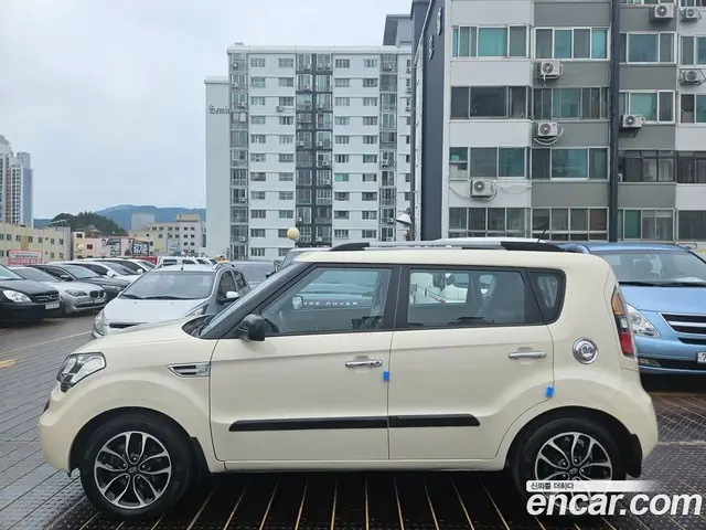 Kia Soul 2010 1.6 автомат (гидро), миниатюра 3