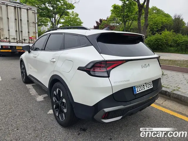 Kia Sportage 2023 1.6 автомат (гидро), миниатюра 3