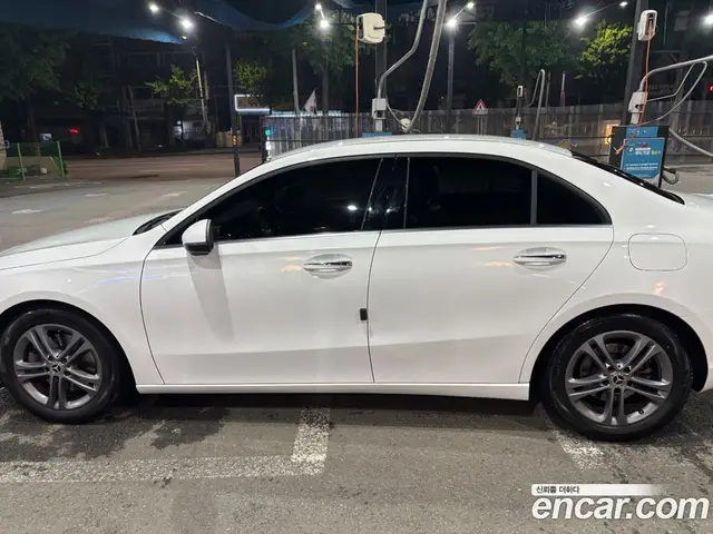 Mercedes-Benz A-Class 2020 2.0 автомат (гидро), миниатюра 3