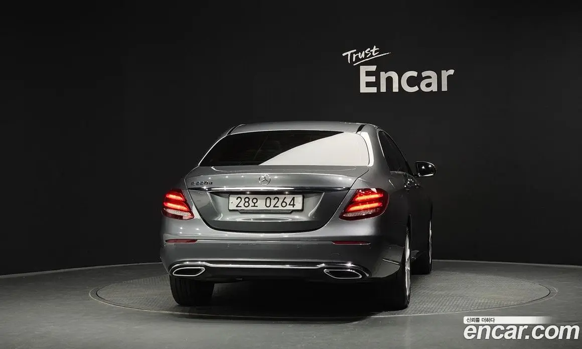 Mercedes-Benz E-Class 2016 1.9 автомат (гидро), фото 3
