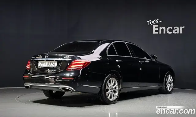 Mercedes-Benz E-Class 2017 2.0 автомат (гидро), миниатюра 2