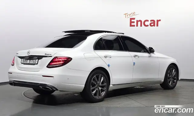 Mercedes-Benz E-Class 2018 2.0 автомат (гидро), миниатюра 2