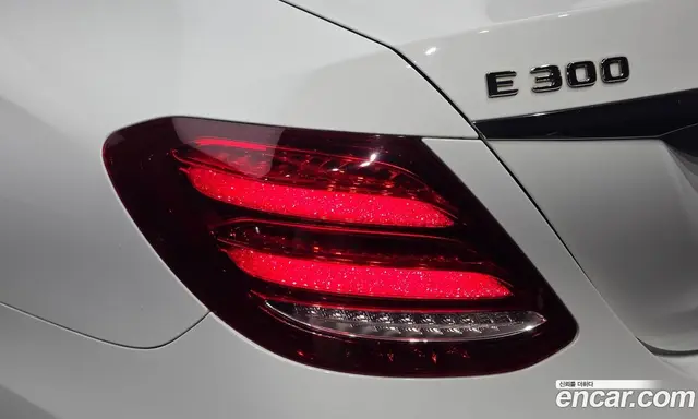 Mercedes-Benz E-Class 2018 2.0 автомат (гидро), миниатюра 9