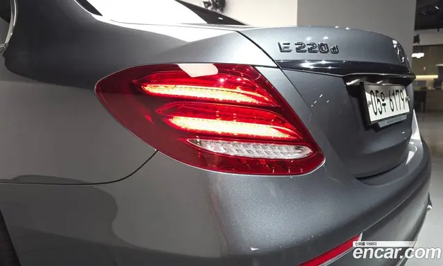 Mercedes-Benz E-Class 2019 1.9 автомат (гидро), миниатюра 8