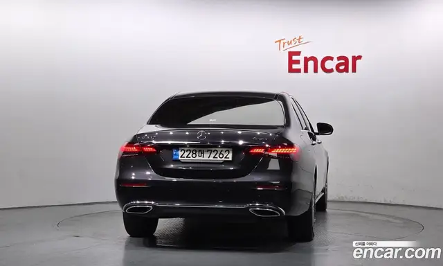 Mercedes-Benz E-Class 2022 2.0 автомат (гидро), миниатюра 4