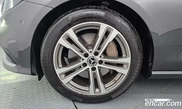 Mercedes-Benz E-Class 2022 2.0 автомат (гидро), миниатюра 5
