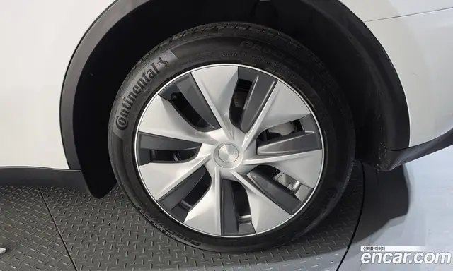 Tesla Model Y 2021 0.2 автомат (гидро), миниатюра 6 Tesla Model Y 2021 0.2 автомат (гидро), миниатюра 6