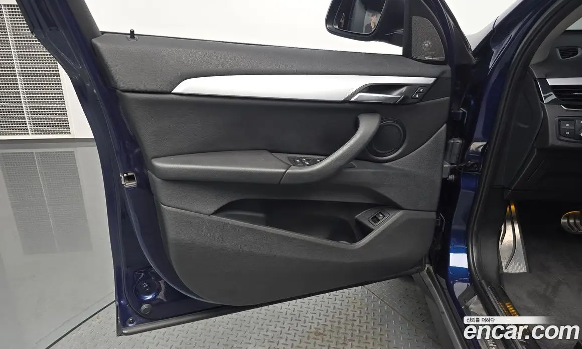 BMW X1 2018 2.0 автомат (гидро), фото 13