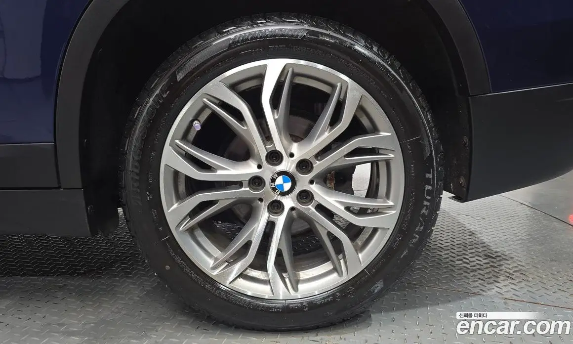 BMW X1 2018 2.0 автомат (гидро), фото 6