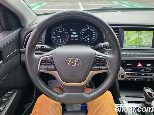 Hyundai Avante 2016 1.6 автомат (гидро), миниатюра 11