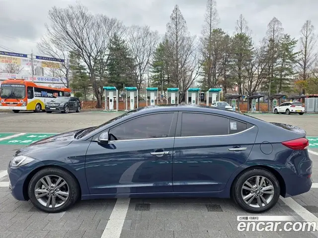 Hyundai Avante 2016 1.6 автомат (гидро), миниатюра 4