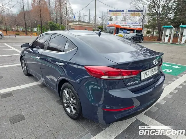 Hyundai Avante 2016 1.6 автомат (гидро), миниатюра 7