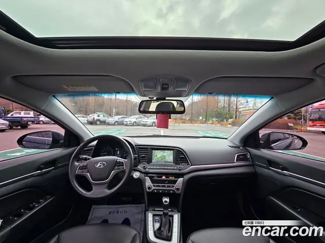 Hyundai Avante 2016 1.6 автомат (гидро), миниатюра 10
