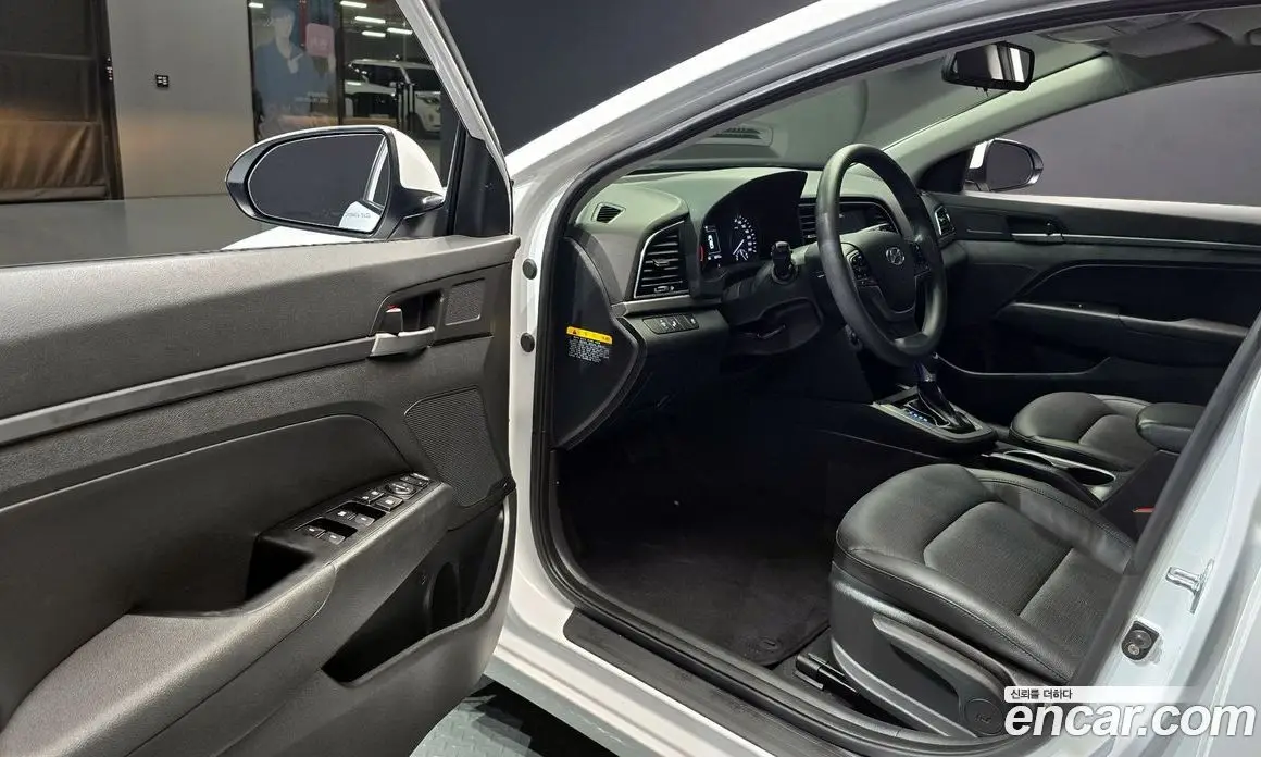 Hyundai Avante 2017 1.6 автомат (гидро), фото 11