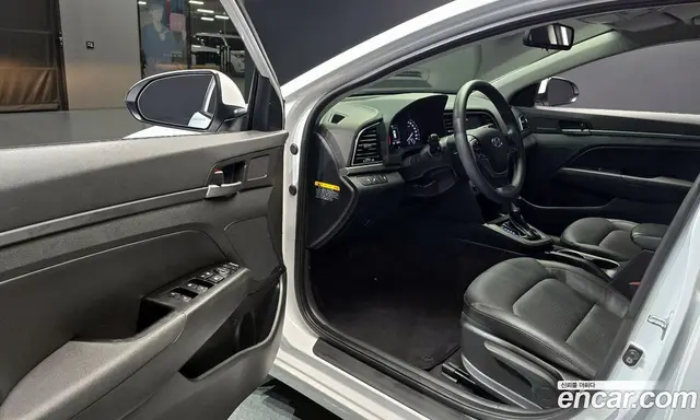 Hyundai Avante 2017 1.6 автомат (гидро), миниатюра 11