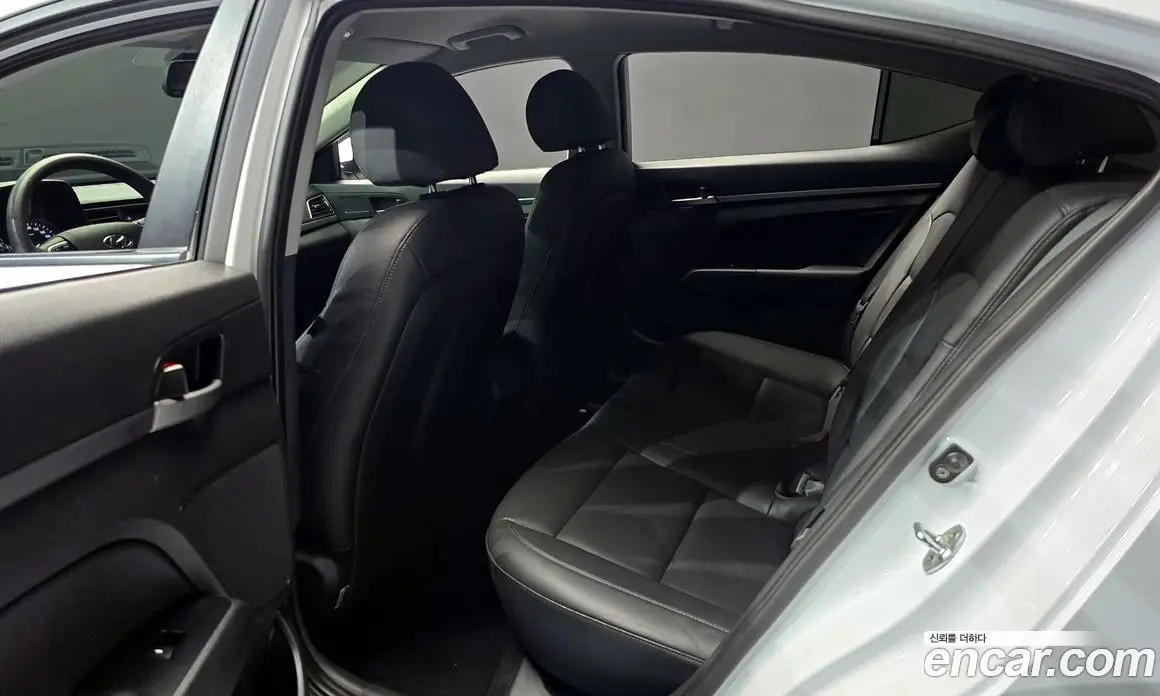 Hyundai Avante 2017 1.6 автомат (гидро), фото 13