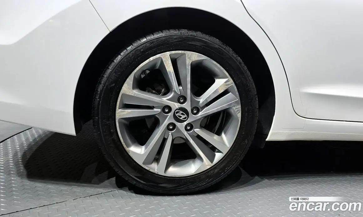Hyundai Avante 2017 1.6 автомат (гидро), фото 5