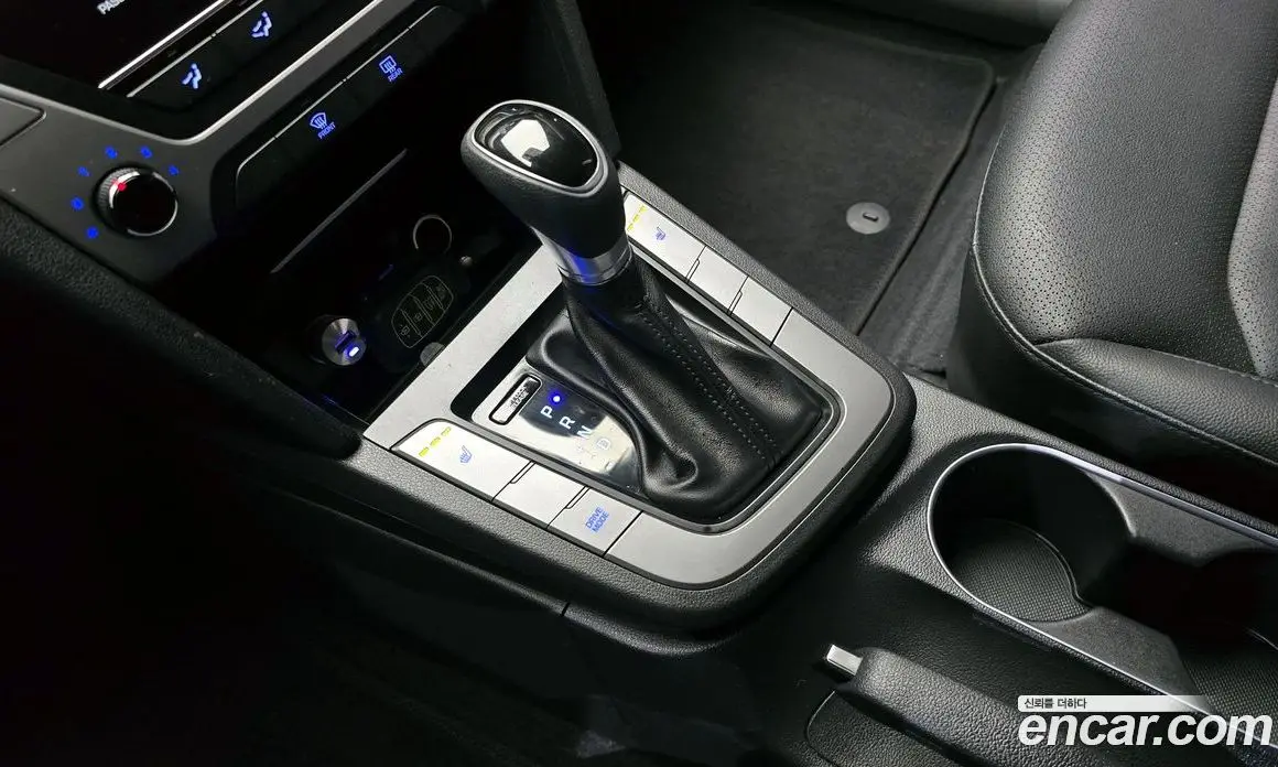 Hyundai Avante 2017 1.6 автомат (гидро), фото 9
