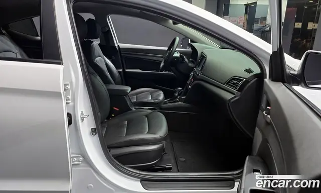 Hyundai Avante 2017 1.6 автомат (гидро), миниатюра 10